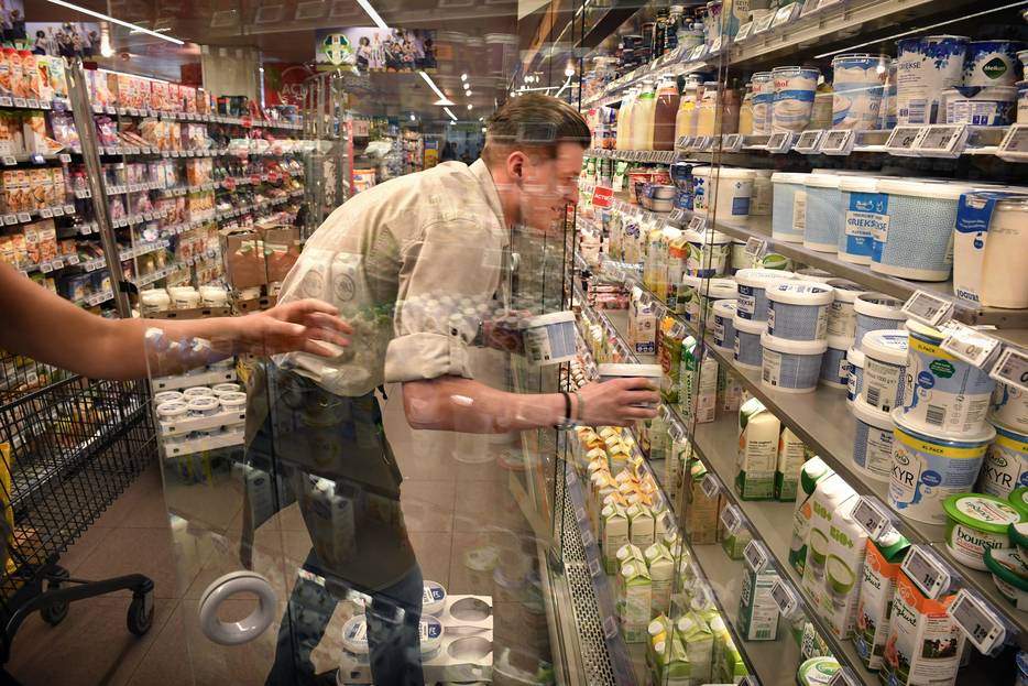 Bij de plaatselijke Plus-supermarkt is de Griekse yoghurt nauwelijks aan te slepen